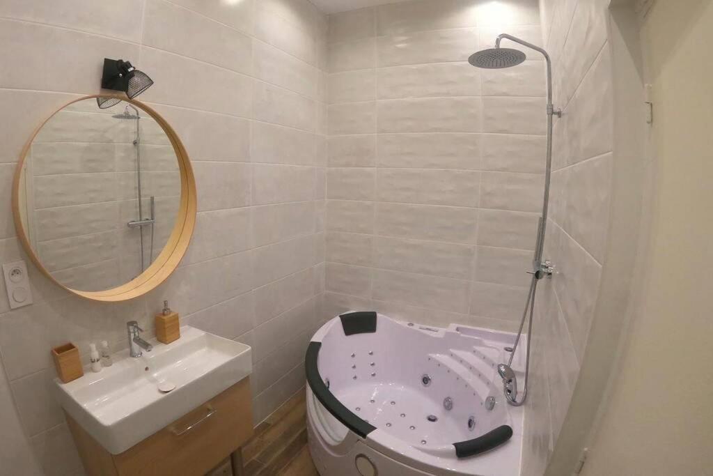 Апартаменти L'Escapade De Lyon, Charpennes, Jacuzzi Et Emplacement Ideal Віллербанн Екстер'єр фото